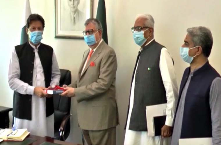 Prime Minister receives Pakistan Economic Survey 2020-21