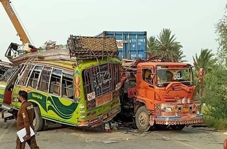 Bus truck collision kill 28 people near Tonsa bypass Dera Ghazi Khan
