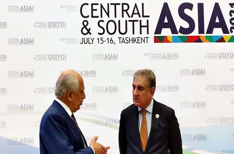 Zalmay Khalilzad talks to Foreign Minister Shah Mahmood Qureshi in Tashkent