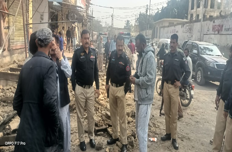 3 Peolple injured in Gas explosion in sewerage line at  Mehmoodabad