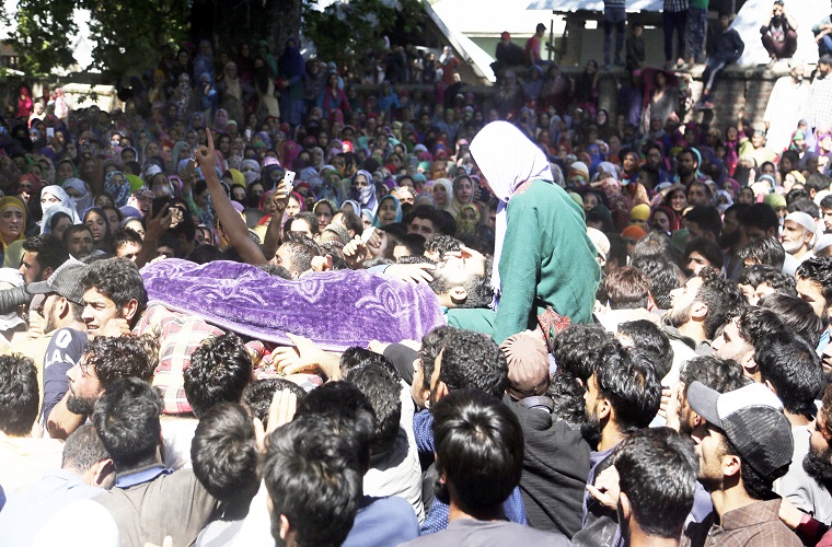 Indian Soldiers, killed another 3 young Kashmiris