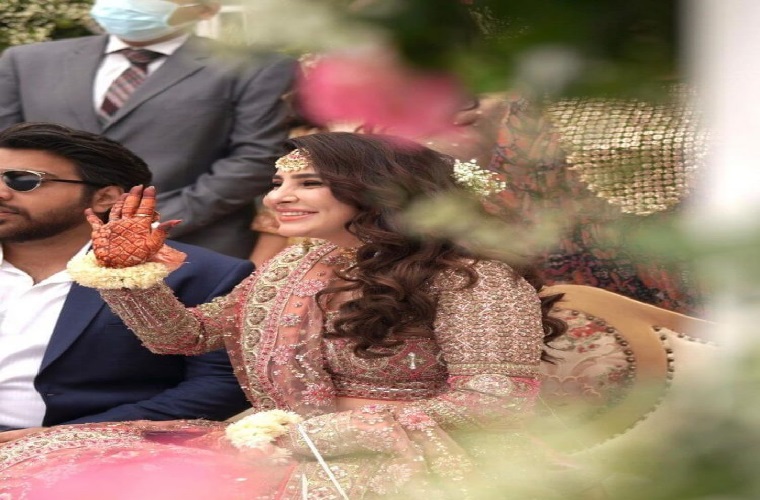Areeba Habib Looks Stunning on Her Valima Cermony