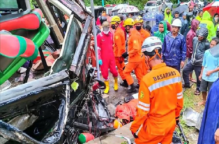 13 killed, 34 injured in bus accident in Indonesia