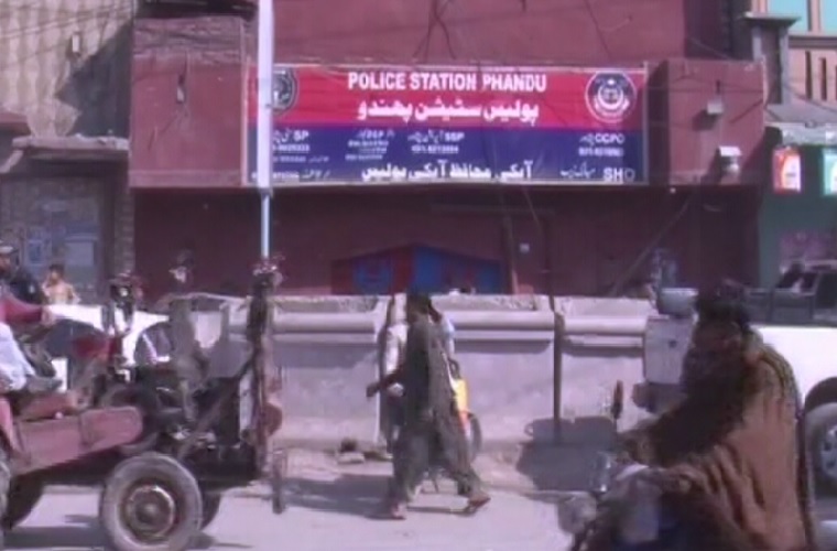 3 Policeman injured in grenade attack on police station in Peshawar
