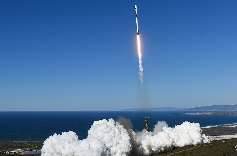 SpaceX rocket successfully launches US spy satellite