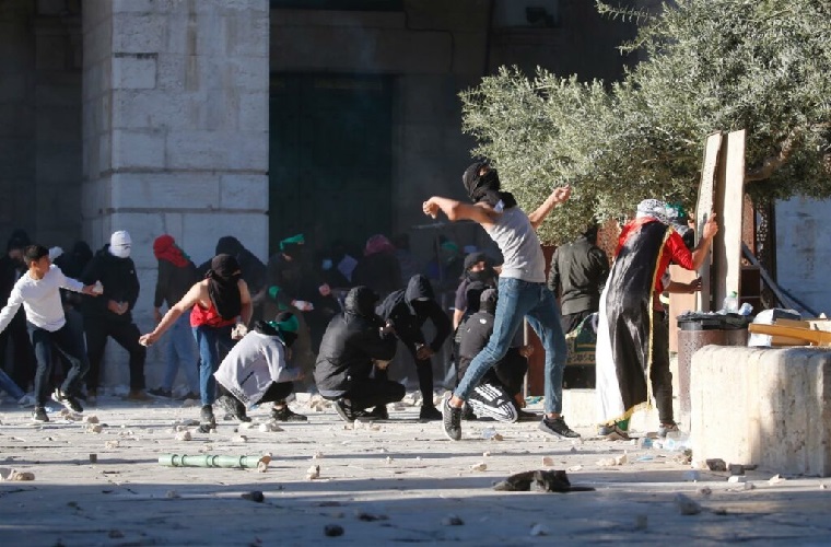 150 injured in clashes inside Al Aqsa compound
