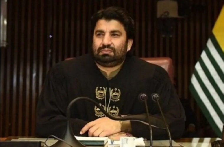 Imran Khan moves SC to impose lifetime ban on defecting lawmakers