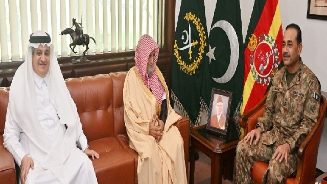 COAS Army Chief Asim Munir welcomes Imam-e-Kaaba