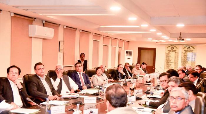 ECC approved Rs100b guarantee for PSO, raised Rs1.72/unit for KE consumers