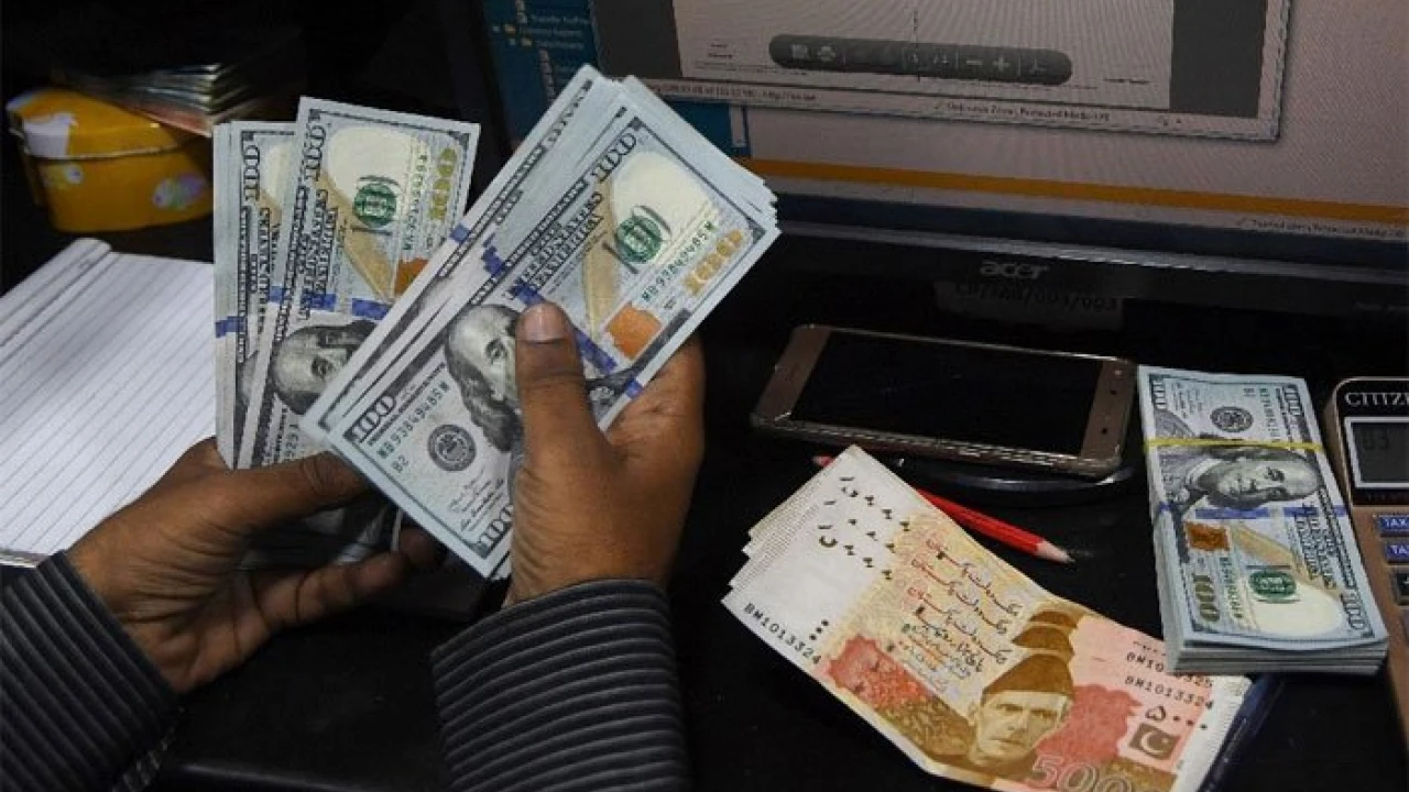 Pakistanis sent $2.38 billion remittances in Dec 2023