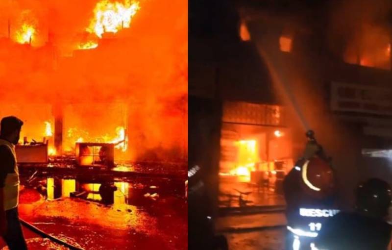 Fire turned Peshawar’s Saddar Mobile Market in ashes