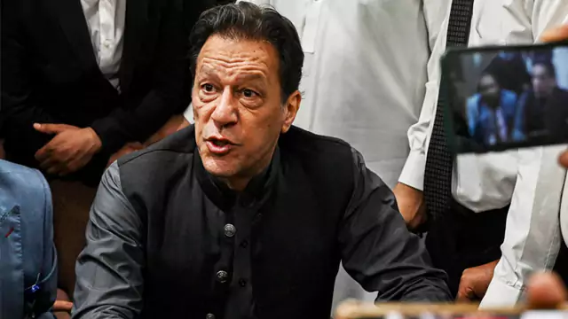 Imran endorses army’s top brass’ statement