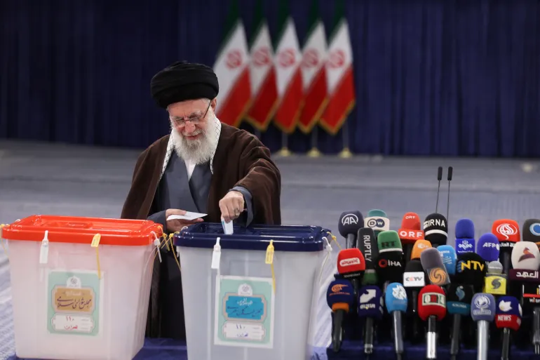 Iran: Voting underway in presidential election runoff