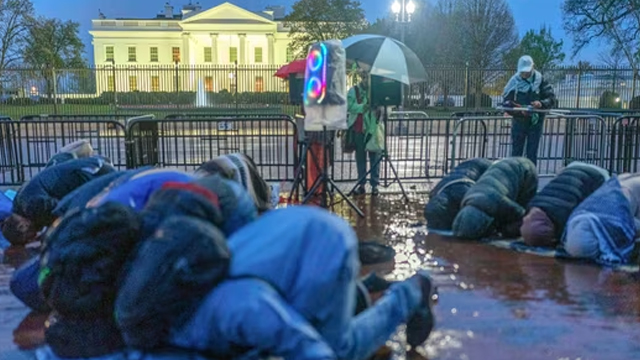 White House cancels Iftar dinner after Muslims boycott