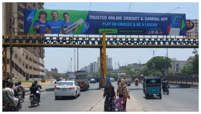 Ex-Indian batter adorning billboard surprises Karachiites