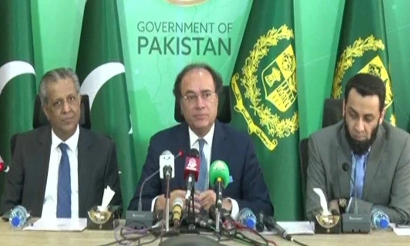 Govt hints at imposing pension reforms