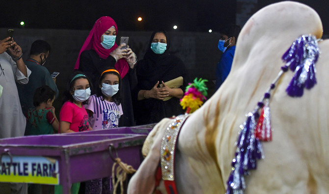 Buyers flock to cattle market ahead of Eidul Azha