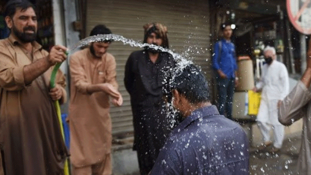 It’s sizzling: Karachi records hottest day of the year