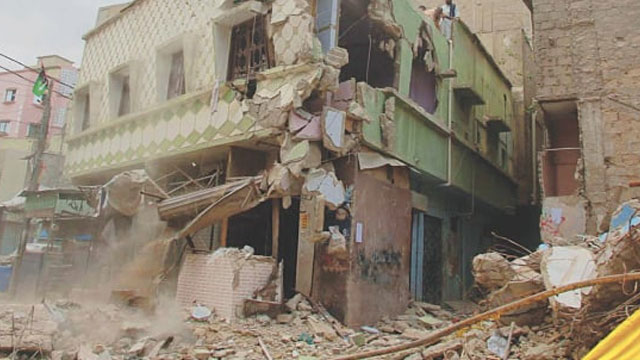 Video: Two-storey residential building collapses in Karachi