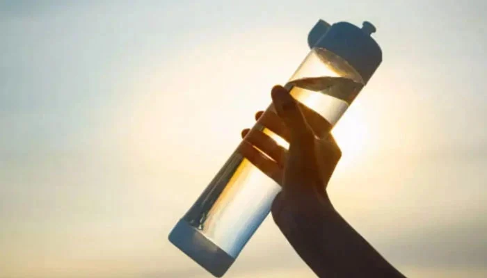 Do you know the harm of carrying water bottle around all day?