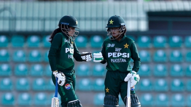 Pakistan edge closer to Asia Cup semifinals