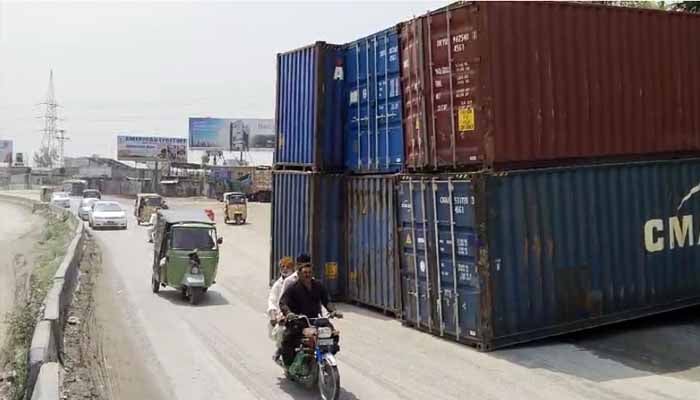 JI sit-in: Roads from Pindi to Islamabad blocked; metro service closed