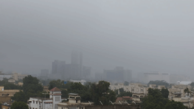 Met office issues rain alert for Karachi