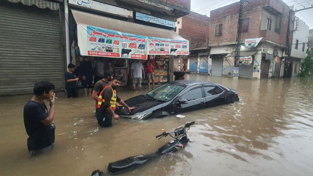 Heavy rainfall breaks 44-year record in Lahore