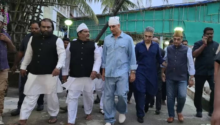 Why did Akshay Kumar visit shrine of Haji Ali?