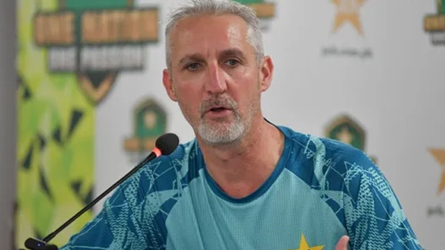 Jason Gillespie takes a dig at former Pakistan cricketers