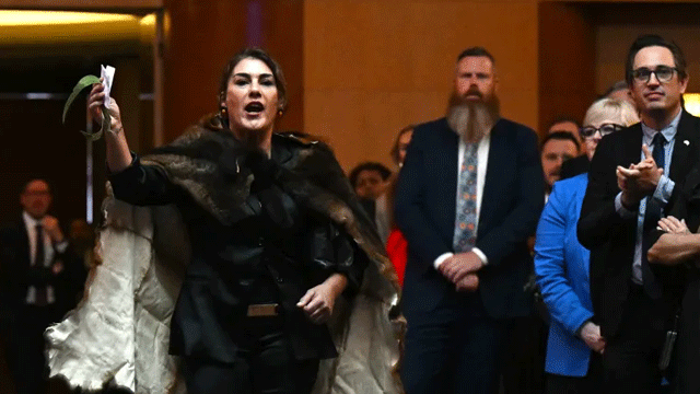 King Charles heckled by lawmaker during Australia trip