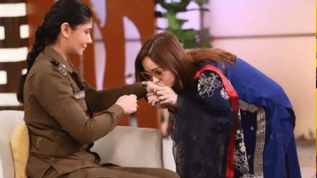 Why did Juggan Kazim kiss ASP Shahrbano’s hand?