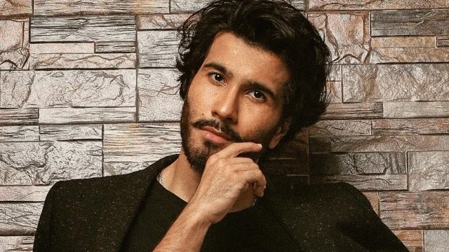 Humaima responds to rumours about Feroze Khan’s separation from second wife