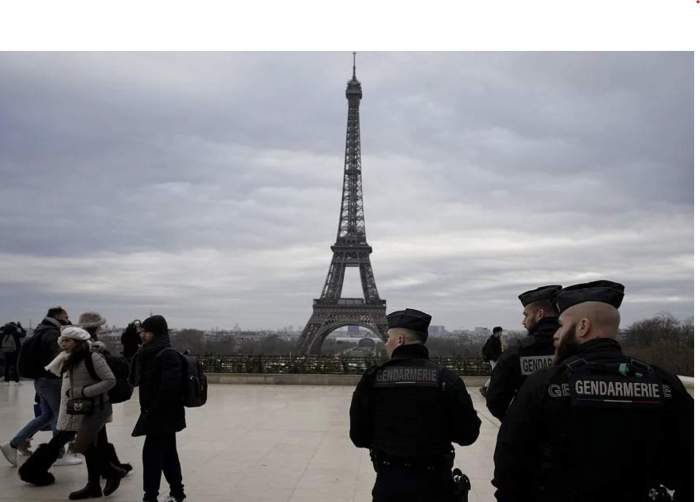 Elevator fire causes major evacuation at Eiffel Tower