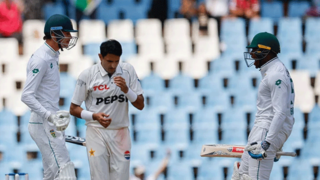 South Africa beat Pakistan by 2 wickets in first Test