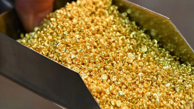 Gold prices increase Rs500 per tola locally