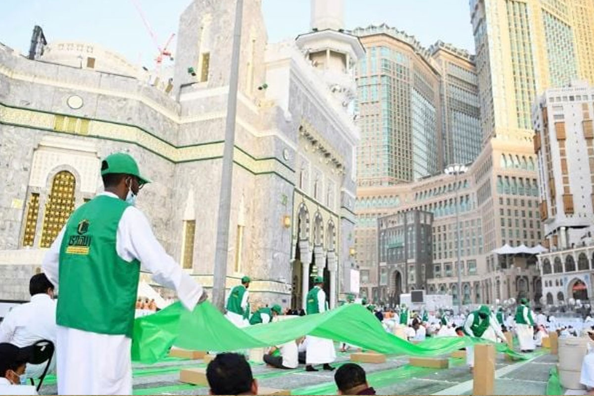 Masjid al-Haram’s post-iftar cleaning takes only few minutes