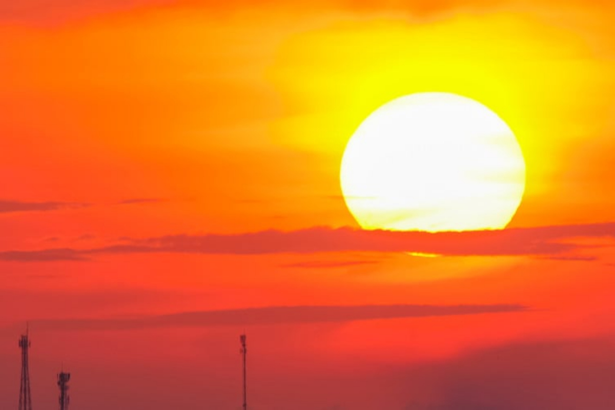 Karachi Weather Today: Hot & Sunny with Clear Skies