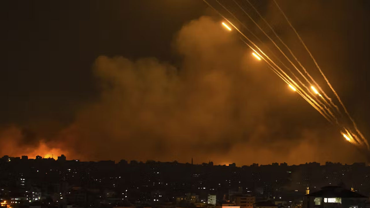 Hamas fires rockets at Israeli cities