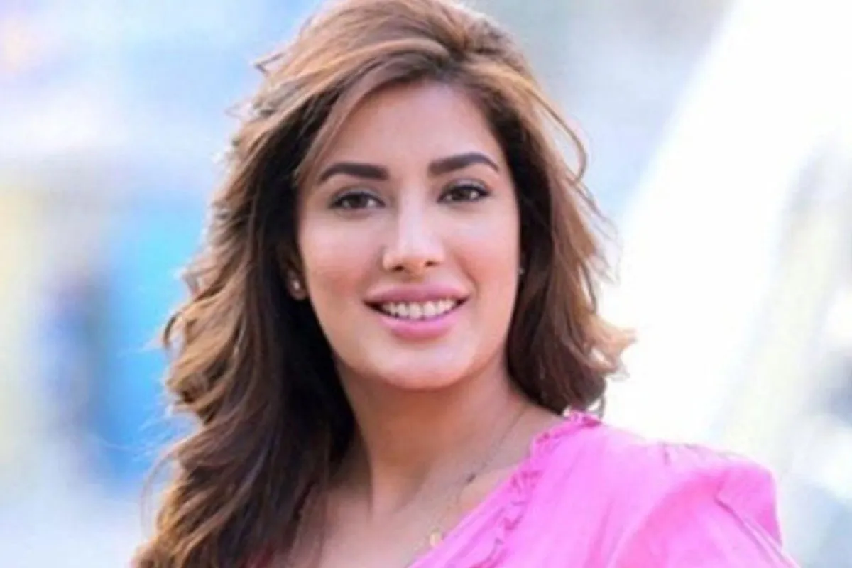 Mehwish Hayat voices concern over Karachi’s scorching heat