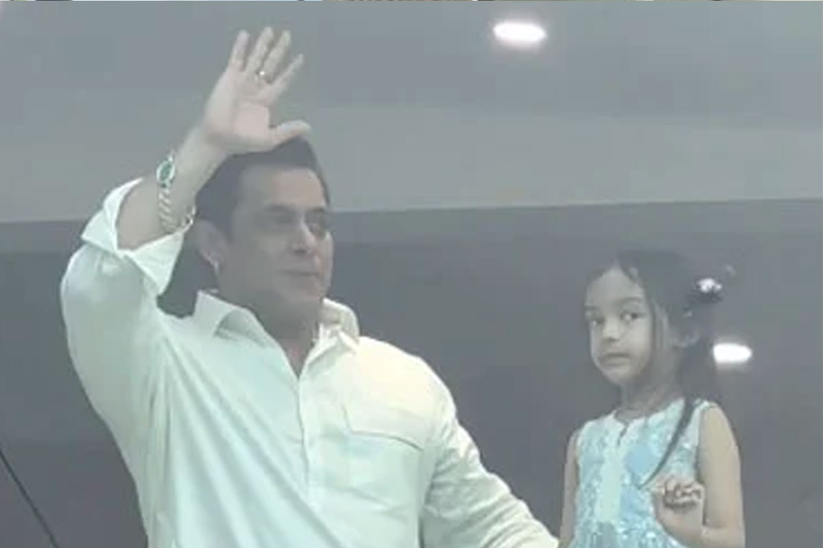 Salman Khan greets fans on Eid