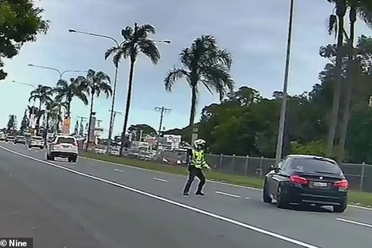 Dashcam Footage Shows Police Officer Lose Temper at Speeding P-Plater in Queensland