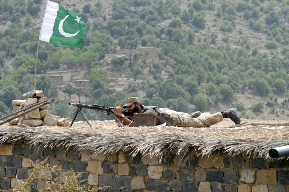 Pakistan Destroys Several Indian Military Posts on LoC in Response to Indian Attacks