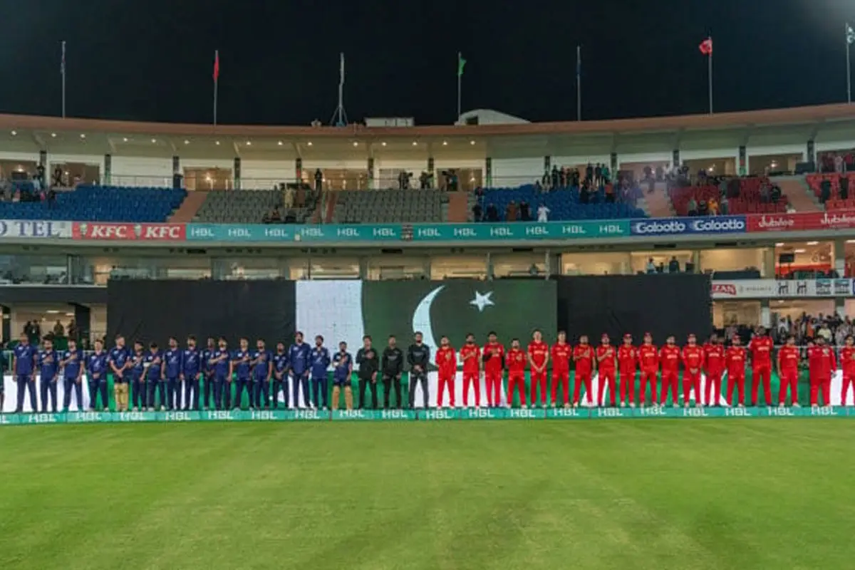 PSL 10 match begins with moment of silence in honor of martyrs of Indian aggression