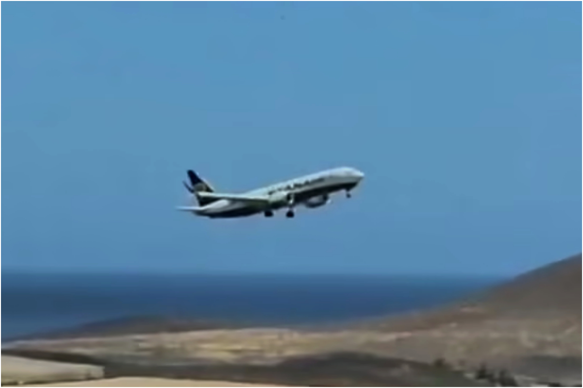 Ryanair Jet Aborts Landing in Tenerife Amid Fierce Storm Winds