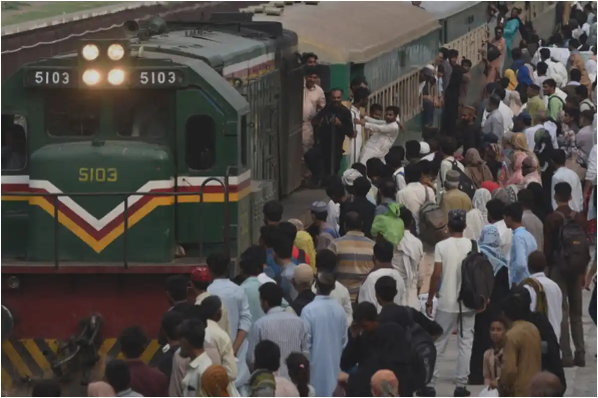 Pakistan Railways earns record Rs 83 billion in 11 months