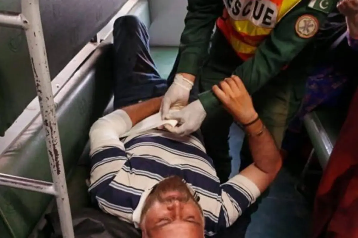 27 Injured as Signal Pole Ladder Hits Moving Trains Near Khanewal