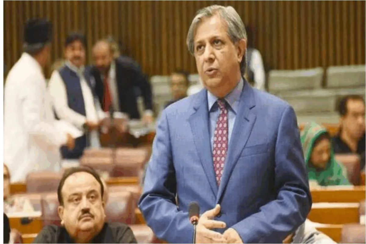 Tarar Faces Slogans During Human Rights Debate