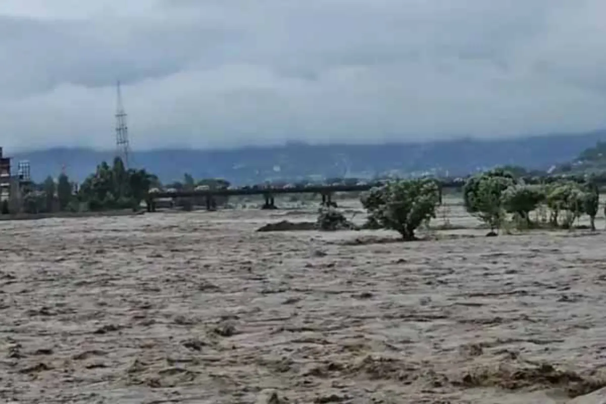 KP Govt Launches Crackdown on Illegal Constructions Along Swat River