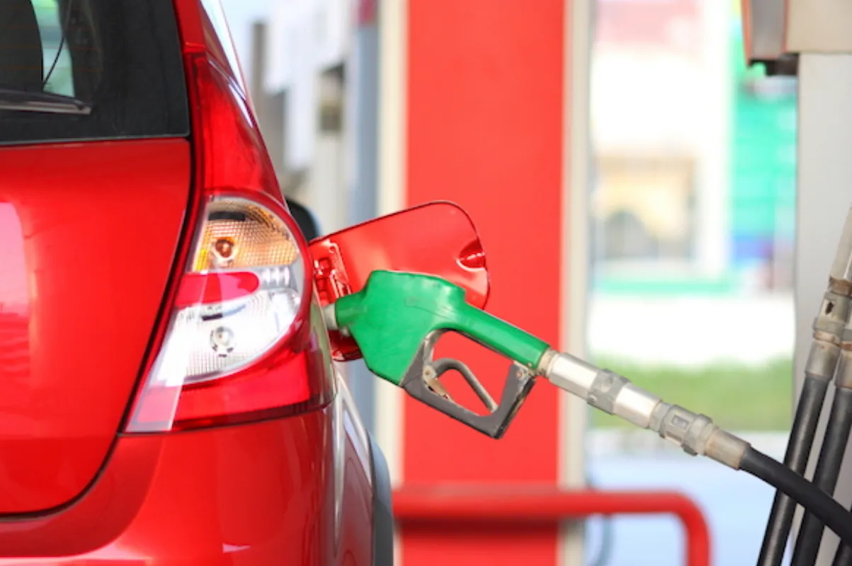 Government Considers Imposing Up To Rs3 Per Litre on Fuel Purchase With Cash at Petrol Stations